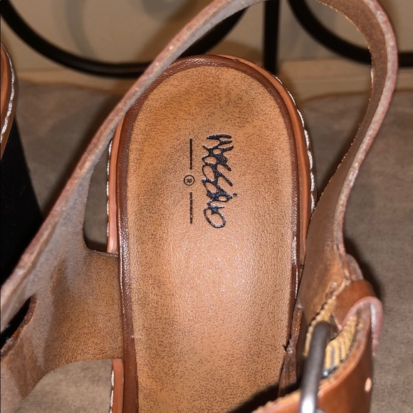 Women’s Platformed shoes size 8. Worn 1 time - Picture 6 of 8